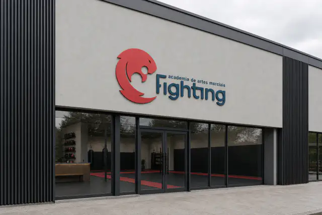 Letreiro e fachada da academia Fighting