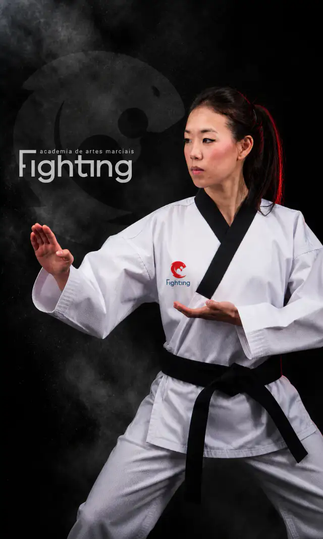 Atleta com kimono da academia Fighting